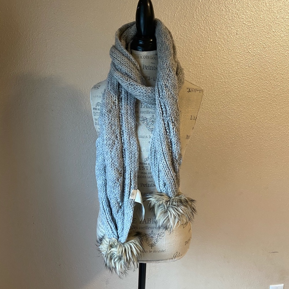 Abercrombie thick faux fur puff scarf grey crochet